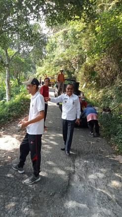 Dinas PUPR Kabupaten Buleleng Adakan Tambal Sulam Jalan Di Desa Tinggarsari