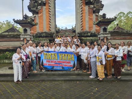 Tirta Yatra yang dilaksanakan oleh Tim Penggerak PKK Desa Tinggarsari